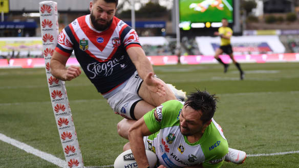 Canberra Raiders hold on to beat Sydney Roosters