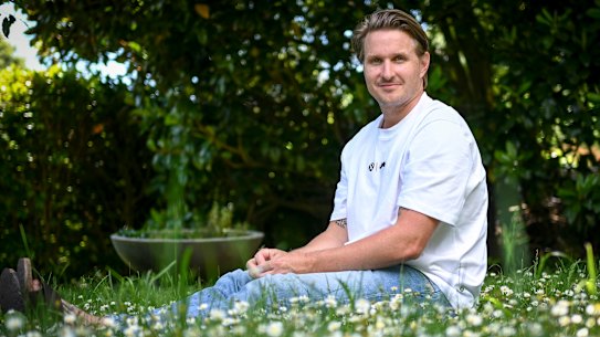 Olly Woolrych is the co-founder of [mo]re than a run.