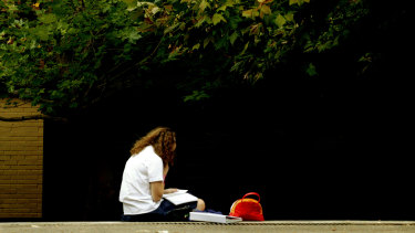 The Grattan Institute says the federal government should invest more than $1 billion in helping students disadvantaged by COVID-19 