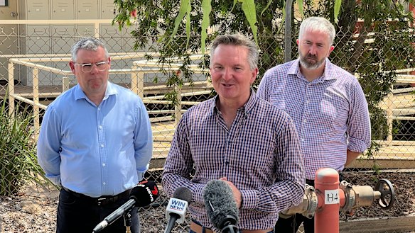 Climate Change and Energy Minister Chris Bowen with Senator Murray Watt (left) and Senator Anthony Chisholm (right) at Rio Tinto’s Yarwun Alumina Refinery in Gladstone. 