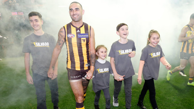 Shaun Burgoyne with his children Ky, Nixie, Percy and Leni before his 400th match.