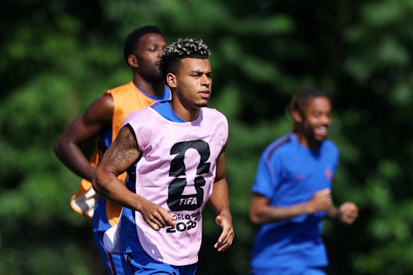 Doue durante treinamento na França esta semana.