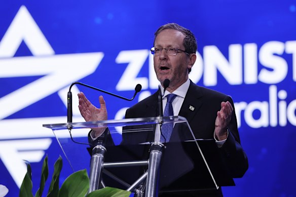 Presidente Isaac Herzog falando em um evento da comunidade judaica em Southbank.