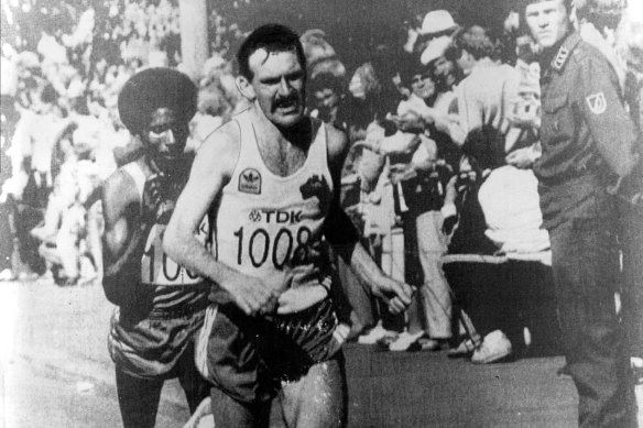 Robert de Castella on his way to winning the marathon at the world championships.