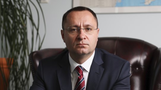 Ukrainian ambassador Vasyl Myroshnychenko says Australia should ban Russian tourists.