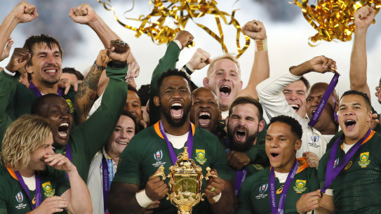 Siya Kolisi lifts the Rugby World Cup trophy after victory in 2019.