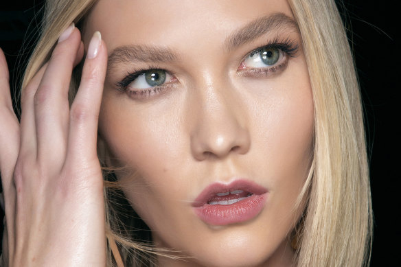 Model Karlie Kloss is another thin-lip crush, with her defined cupid’s bow and slightly larger lower lip.