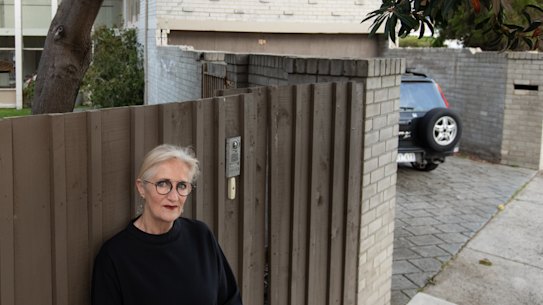 Beaumaris Modern president Fiona Austin in front of The Abrahams House.