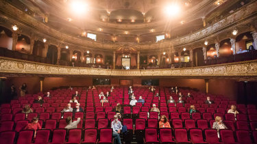 A sparse audience gathers at the Wiesbaden theatre for the concert.