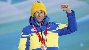 Ukrainian bronze medallist Grygorii Vovchynskyi gestures to the crowd during his medal ceremony.