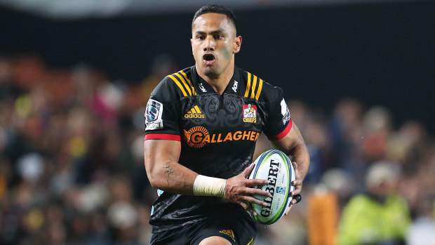 The Brumbies have signed Chiefs winger Toni Sulu. 