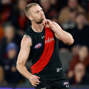 Jake Stringer could land at his third club after the Giants showed interest in the 30-year-old.