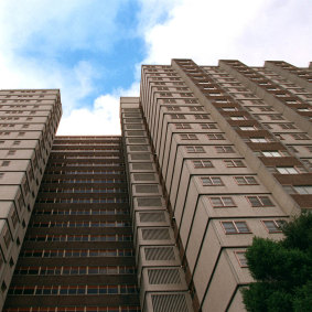 The most common style of Melbourne’s high-rise housing commission flats; factory pre-cast co<em></em>ncrete panels with no balconies.