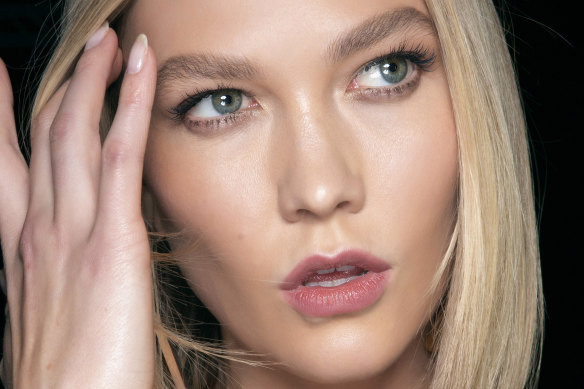 Model Karlie Kloss is another thin-lip crush, with her defined cupid’s bow and slightly larger lower lip.