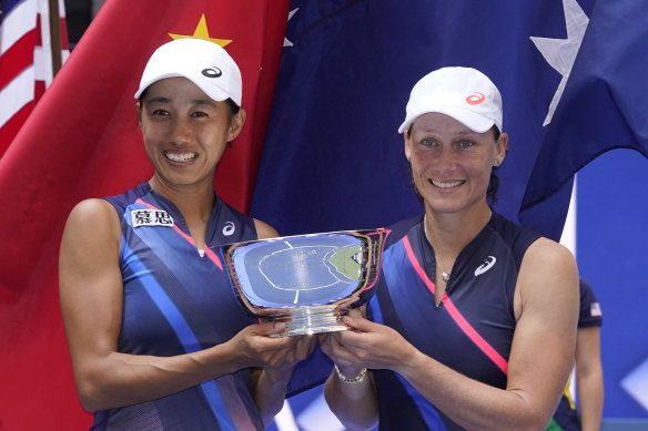 Zhang Shuai and Samantha Stosur with the US Open women’s doubles trophy.