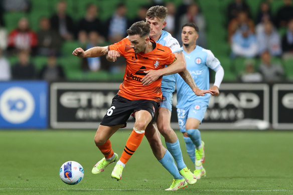 Jay O’Shea of Brisbane Roar is challenged by Connor Metcalfe of Melbourne City.