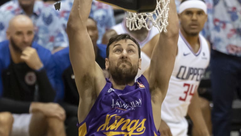 Andrew Bogut in action against the Clippers.