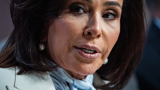 Jeanine Pirro, procuratrice degli Stati Uniti per il Distretto di Columbia, durante una conferenza stampa a Washington in aprile.