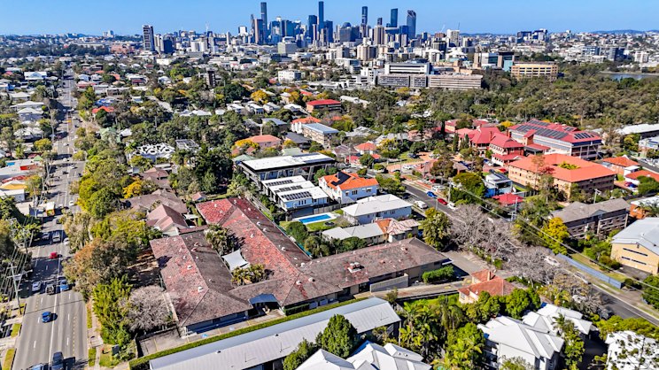 brisbanetimes.com.au - Marissa Calligeros - Builder-developer brothers buy Toowong Private Hospital site