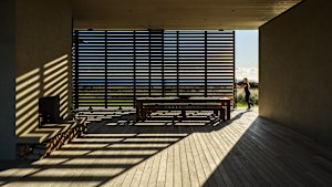 NZ House has movable timber louvre panels that can cover the entire ocean façade or be readily rolled away.
