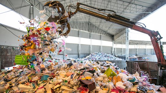 Senate push for national plastic ban in five years