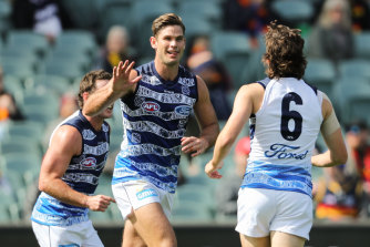 Afl 2020 Adelaide Crows Fight Hard But Geelong Cats Take Four Points