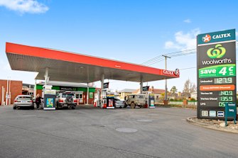 A rise in petrol prices over the December quarter will lift the inflation rate above 3 per cent.