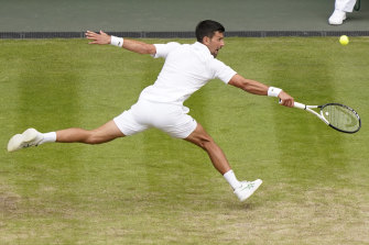 Novak Djokovic returns to Italy’s Jannik Sinner.