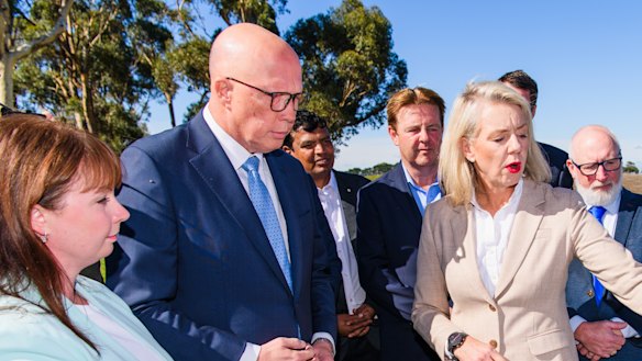 Opposition leader Peter Dutton and infrastructure spokeswoman Bridget McKenzie have vowed to withdraw federal funding from the SRL.