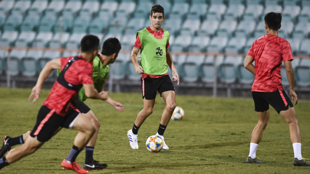 Former Chelsea star Oscar prepares to face Sydney FC with Shanghai SIPG in the Asian Champions League.