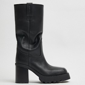 Olive Gill-Hille has these Miista
“Dionira” boots, handmade in
Portugal, on her radar.