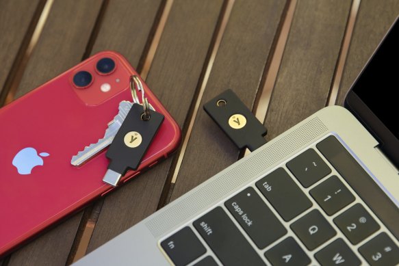 The Yubikey 5C NFC works with your phone and PC.