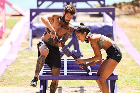 Caleb Beeby and Brooke Jowett team up for a challenge in Australian Survivor.