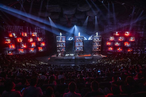 Musical envolvente de ação ao vivo em grande escala Chongqing 1949.