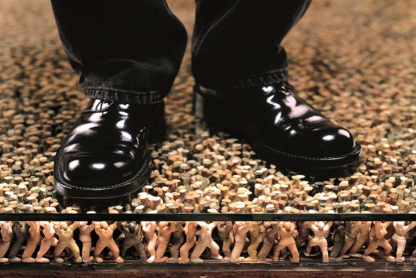  Do Ho Suh’s Floor (1997-2000). 