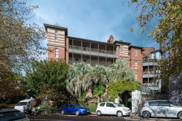 The whole-floor penthouse of Peter Ledgerwood last traded as a shell in 2001 for $1.47 million.