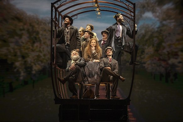 Rodney Dobson, Georgina Hopson e Robert Tripolino como o trio de desajustados no centro da ação em Anastasia. 