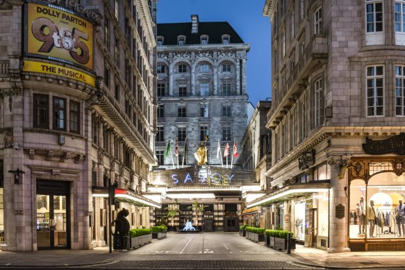 London’s Savoy Hotel is home to the American Bar.