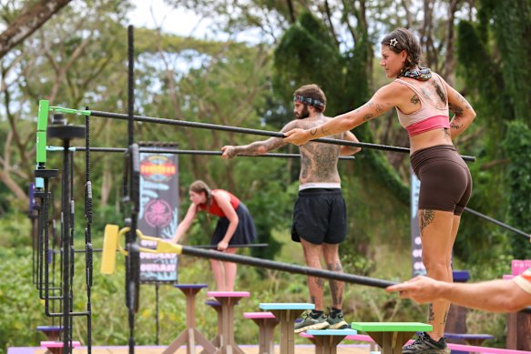 Caleb Beeby (middle) with Keeley Jenkinson (left) and Sally Foord in one of the final challenges in Australian Survivor.
