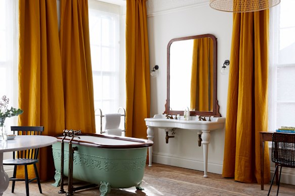 A bath in Bristol – the Artist Suite at the Artist Residence hotel.