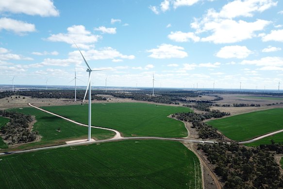 La industria pidió a los gobiernos que no retrasen la implementación de nuevos proyectos de energía renovable.