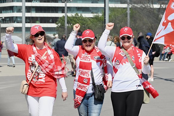 Sydney fans Lorelei Monti, Alison Reilly and Christine Taylor arrive at MCG.