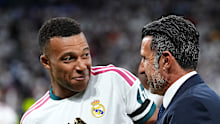 Kylian Mbappé is awarded the 2025/26 Champions League Top Scorer award.