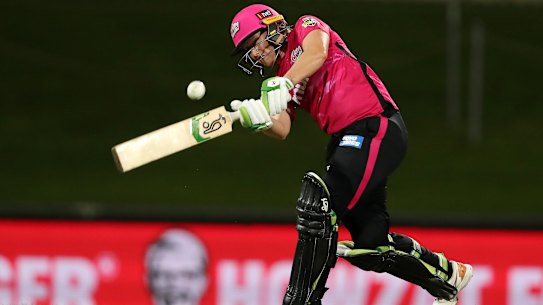 Alyssa Healy led the way for the Sydney Sixers in their WBBL win over the Melbourne Stars in a rain-shortened clash at Blundstone Arena.