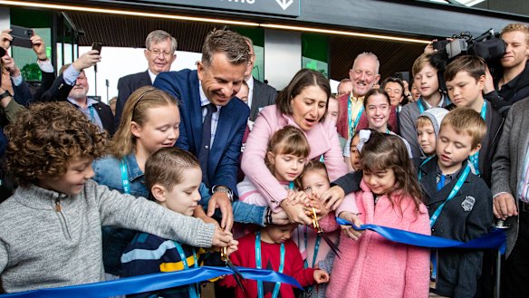 Premier Gladys Berejiklian and Transport Minister Andrew Constance cut the ribbon on Sydney's Metro Northwest line with the help of children.