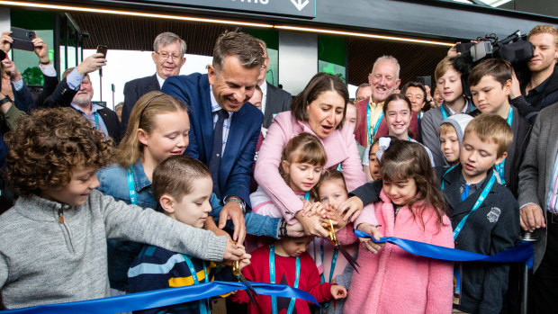 Premier Gladys Berejiklian and Transport Minister Andrew Constance cut the ribbon on Sydney's Metro Northwest line with the help of children.