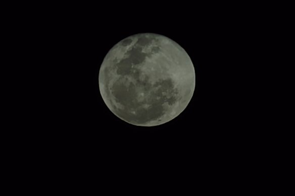 The moon captured by photographer Hayley Andersen using iPhone 18
