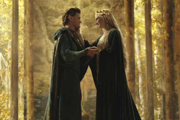 Elrond (Robert Aramayo) and Galadriel (Morfydd Clark) in The Rings of Power.