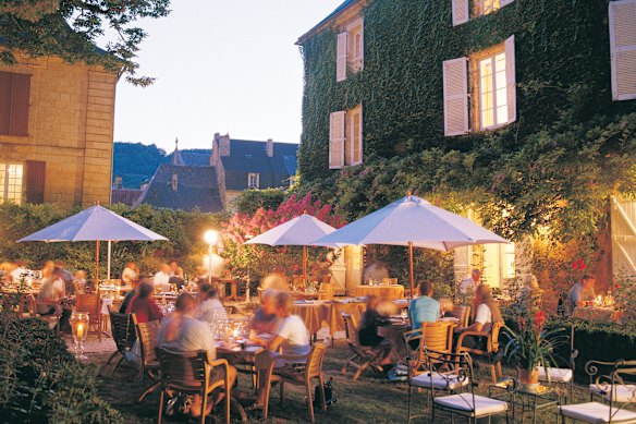 La Roseraie has the most magical gardens stretching down to the Vezere river.