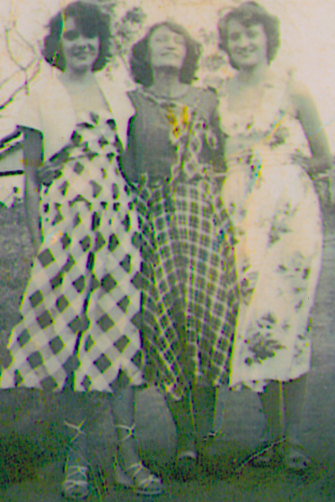 Phyllis Ebbage reunited with her daughters Verree and Desley. 